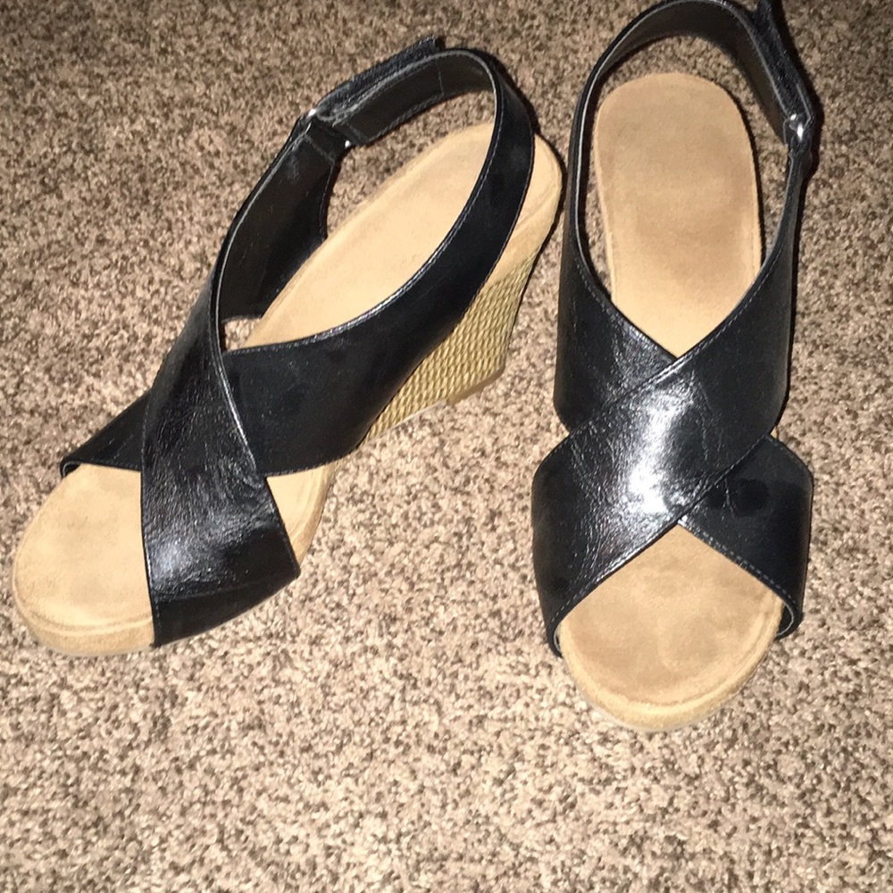 Black Wedges